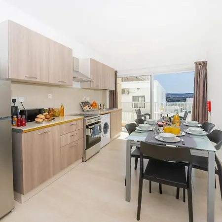 Summer Breeze Comfort Sunny Apartments Close To The Sandy Beaches - By Getawaysmalta Mellieha Exterior photo