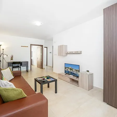 Summer Breeze Comfort Sunny Apartments Close To The Sandy Beaches - By Getawaysmalta Mellieha Exterior photo