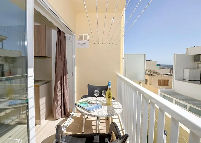 Summer Breeze Comfort Sunny Apartments Close To The Sandy Beaches - By Getawaysmalta